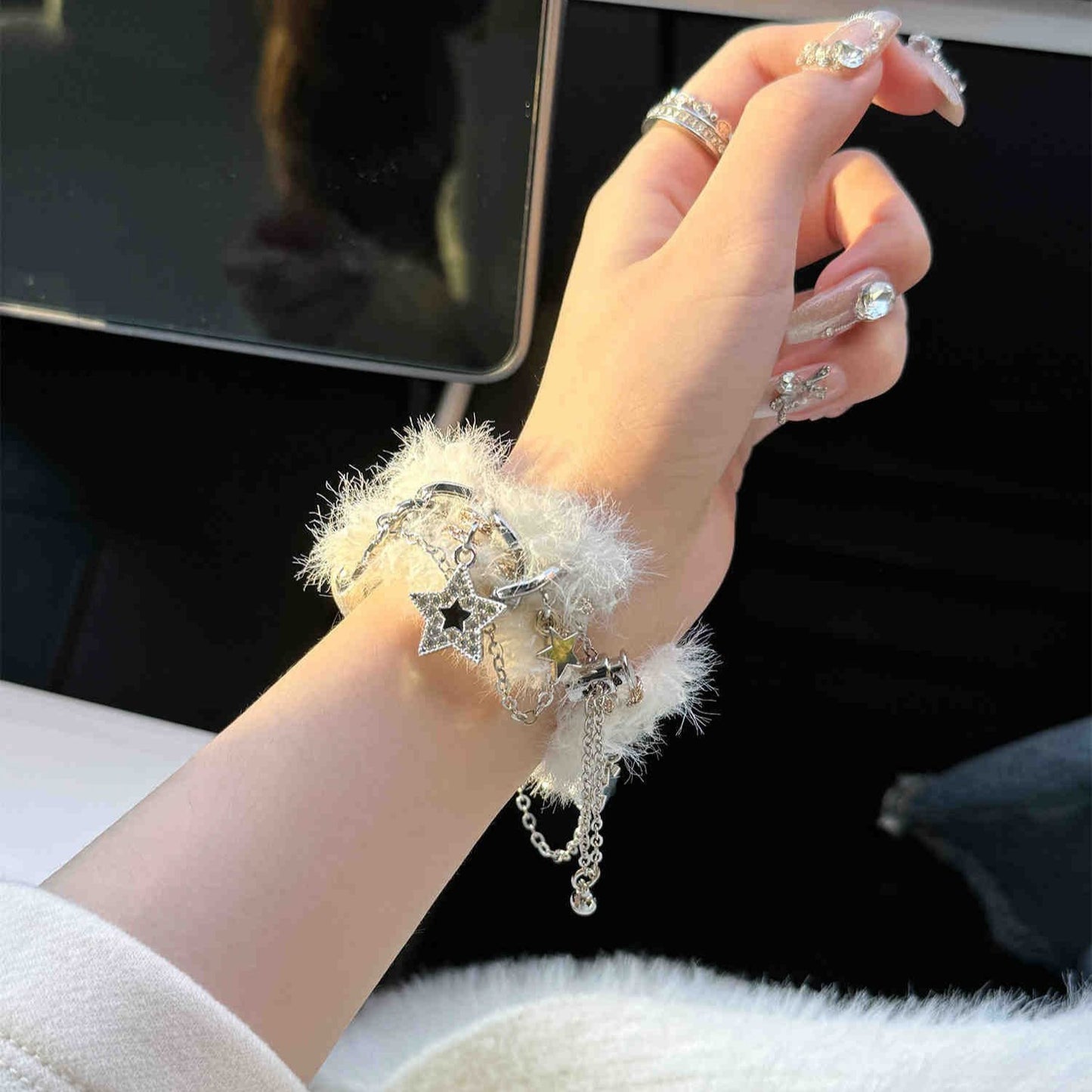 Unique Furry Metal Band with Pearl stars Embellished for Women Compatible for iWatch SE Series 9 8 7 6 5 4 3 2 1